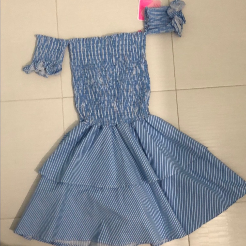 Girls dress size small age 6/7. Little Peixoto